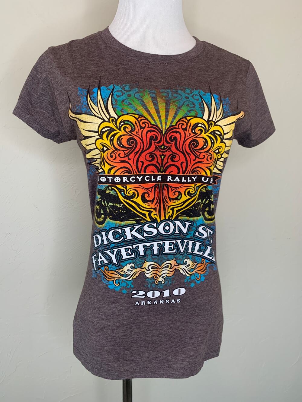 Biker Moto Motorcycle Rally Rainbow Heart Design T Shirt Small